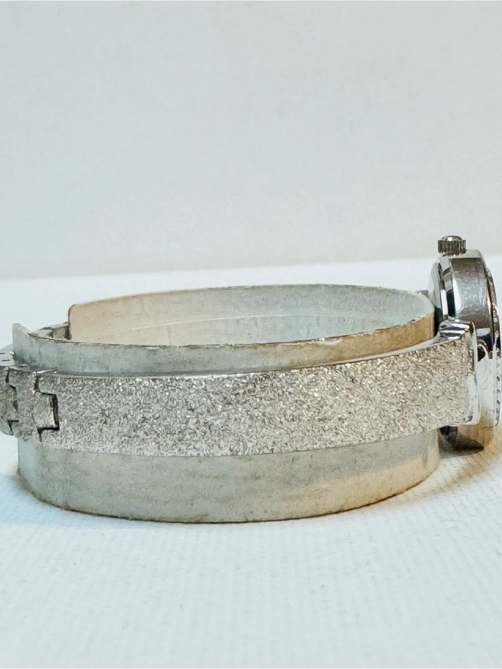 Vintage Armitron Mother Of Pearl Women's Dress Bracelet Watch Silver 75/2362-3